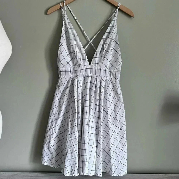 HYFVE Fit & Flare Dress Size Medium - Picture 4 of 8